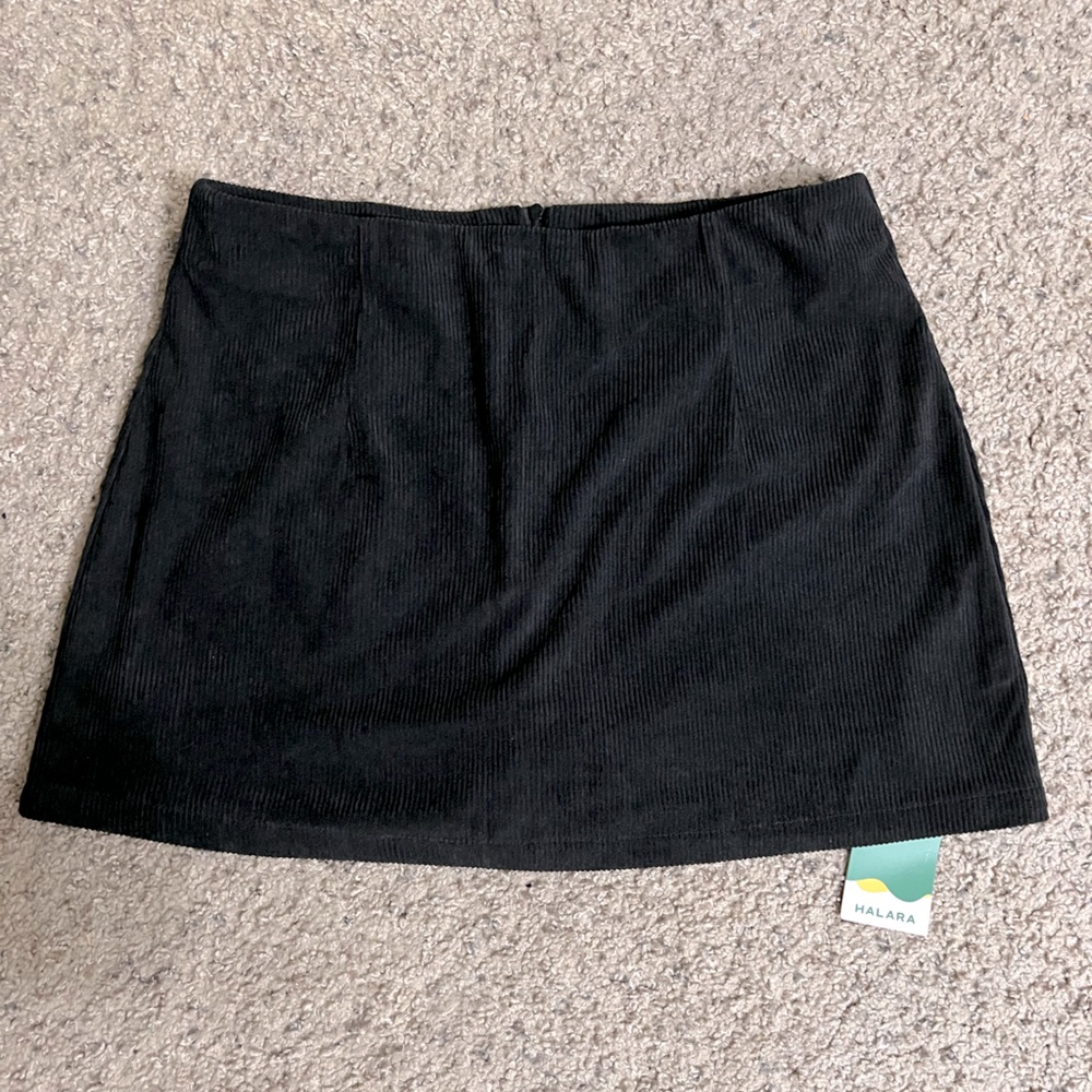 Large Halara Corduroy skirt with built in shorts